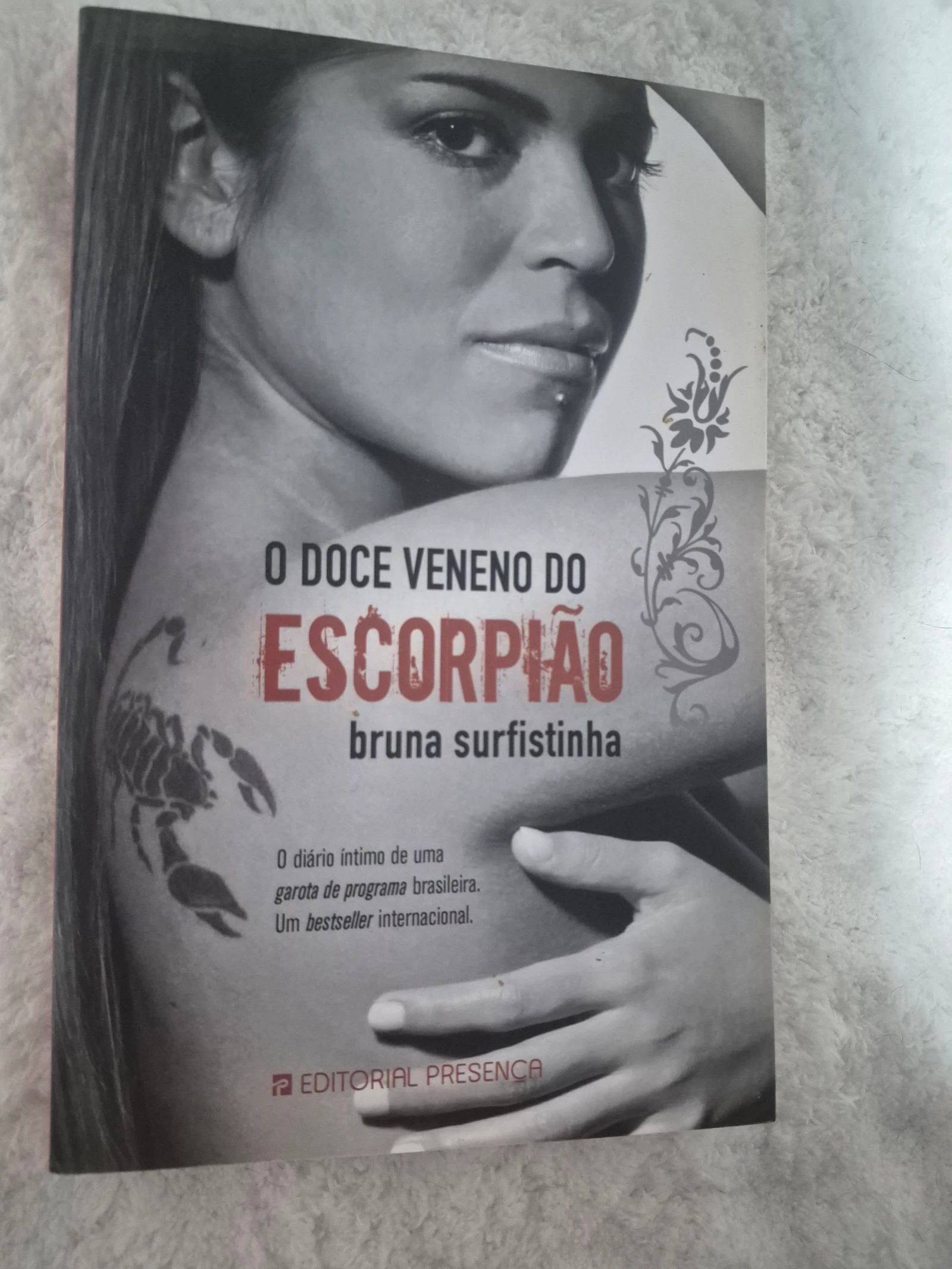Livro O doce veneno do escorpião 